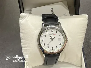  19 ساعة جلد سوداء أنيقة بتصميم كلاسيكي عصري، تجمع بين الفخامة والبساطة لتكمل أناقتك راقيه وحلوة جميلةة