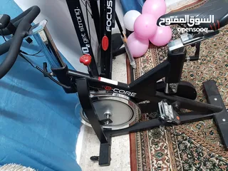  4 دارجه تمارين ثابته (spinning bike)مخصصة للتمارين الرياضية المنزلية. شبه جديده ونظيفة..