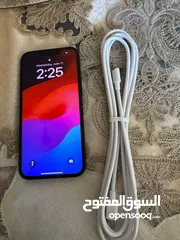 8 آيفون 13 بحالة وكاله مع شحن اصلي مساحة 256 جيجا  بطارية 89٪؜ استعمال سنة  ونصف وارد كندي
