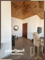  5 شقة طابق اخير مع روف دوبلكس مفروشة للبيع في تلاع العلي بالقرب من مسجد طيبة مساحة 280م