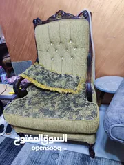  13 طقمين كنب زان بحاله ممتازه وطقم سفره مع ملحقاتها للبيع