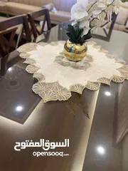 4 طاولة سفرة انيقة 8 مقاعد للبيع بحالة ممتازة  شبه جديد للبيع