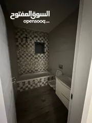  5 شقه للبيع مع حديقه بعين منجد