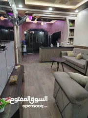  3 شقة مع مسبح داخلي طابق اول طابق ثاني غرفتين نوم وصاله ومطبخ وحمام عدد2 وبلكونه. طابق استديوامع ترس
