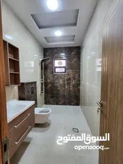  11 شقه جديده طابق رابع هندسي روف اطلاله بحريه