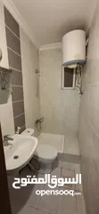  3 شقه مميزه للايجار خلف المختار مول وقريبه من السيفوي وبالقرب من المحافظه