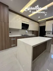  3 مطابخ مودرن خشب و الامنيوم  لماذا نحن.... نحن نريك مطبخك بتصميم واقعي جدا قبل أن ينفذ