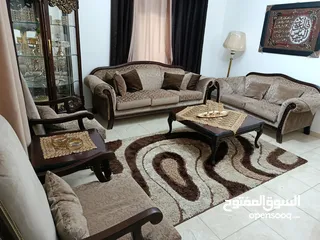  1 غرفه ضيوف جديده بحالة الوكاله و مميزه ...  لون رائع و خشب ثقيل  .... بسعر لقطه