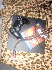  4 للبيعps4slim مستعمل شهرين
