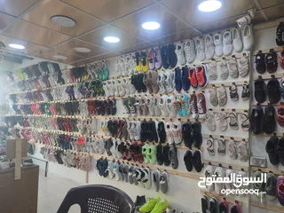  2 شروة احذيه ممتازه للبيع + ديكور محل