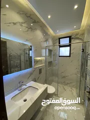  20 شقة فاخر شبة ارضي في طريق المطار الحويطي 170 متر داخلي و خارجي 170 متر بسعر مميز وتشطيب فلل