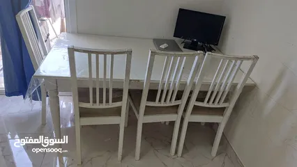  2 Extendable Table with 4 chairs
