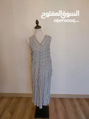  23 عدة فساتين جديدة و ماركات اسعارها من 10-12 دينار.
