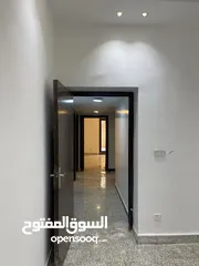  5 بنايه ثلاث طوابق للايجار