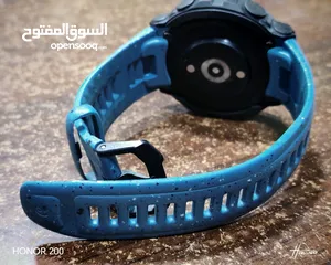  2 ساعة امازفيت t rex 2 بحالة ممتازة فيها شخط بسيط بالشاشة غير مؤثر مقاومة للماء معاها بيتها وشاحنها