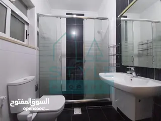  9 شقة طابق اول في عبدون قرب الملكية الاردنية للايجار مساحة الشقة 225 متر مربع.