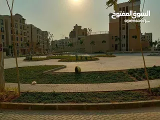  22 شقه 3 غرف في كمبوند سراي بالقرب من التجمع الخامس والجامعه الامريكيه Sarai New Cairo