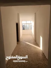  1 شقة فارغة للأيجار في جبل النظيف
