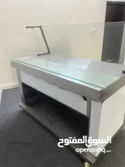  1 طاوله عرض جديده  مع رف زجاج