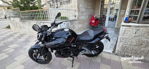  4 دراجة ابريليا 750 cc بحالة ممتازة 2016 ماشية 24000 فقط مالك ثاني صيانة دورية في الشركة 3200 دينار