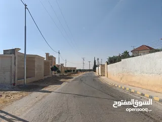  11 مشروع ريف كومباوند في ام العمد قرب طريق المطار جسر مادبا، قطع اراضي داخل التنظيم سكن ريفي منطقة فلل