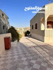  2 بيت مستقل ڤيلا جانبية مميزة للبيع في بني نعيم قضاء الخليل وعليه اطلالة جميلة جدا وفي منطقة مرتفعة