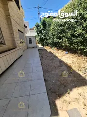  2 شقة مميزة أرقى واجمل مناطق عبدون مع حديقة بمساحة 300م