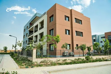  6 zz لسرعه البيع شقه في التجمع الخامس داخل كمبوند ديستريكت district 5 بجانب الجامعه الالمانيه GUC