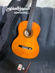  14 جيتار Valencia CG160 جديد غير مستعمل مع شنتة وريشة وآلة دوزان الاوتار كلو مع تشطيب لامع طبيعي للخشب