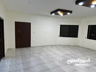  14 شقة طابقية طابق اول 3 غرف نوم 3 صالات 3 حمامات نظيفة جداً البناء 5 سنوات  الحي الشرقي قرب حديقة تونس