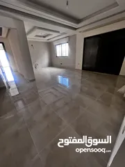  10 للبيع في خلدا شقة ارضيه 200 م مع ترس امامي وترس خلفي لم تسكن بسعر مناسب