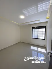  18 شقة ارضية مميزة جدا 185 متر داخلي و خارجي 200 متر مع كراج خاص و 3 مداخل للشقة
