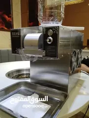  1 ماكينة صنع البوظة المبروشة والشرائح ممتازة لمحلات البوظة والسلاش جميع قطعها متوفرة ولم تستهلك