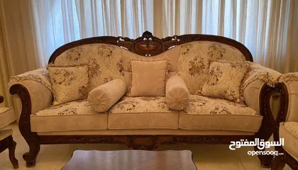  1 طقم كنب مميز بحالة ممتازة للبيع