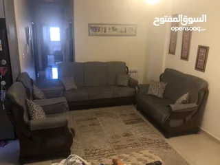  2 طقم كنب 7 مقاعد مع نقش خشبي مميز للبيع