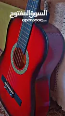  1 جيتار nailon احمر بحالة ممتازه، استعمال بسيط جدا