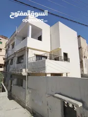  4 عمارة  سكنية 3 طوابق + شقة منفصلة    على شارع تجاري