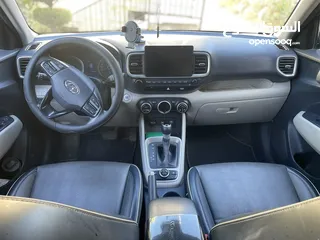  2 Hundai venue (V) one million 2020