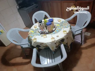  2 طاولة سامبا بحالة ممتازة مع كراسي  للبيع