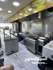 14 محطة مياه و مطعم شاورما و سناك
