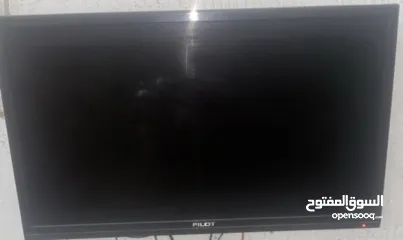  3 شاشات وثلاجة وطاولة بلياردو