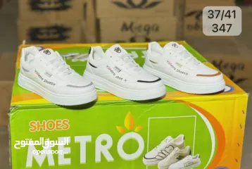  19 أحذية بسعر العرض
