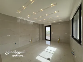  14 شقة مميزة طابق اول مساحة 214 م بتشطيبات مميزة باجمل مناطق رجم عميش مع بلكونات بنظام ترسات