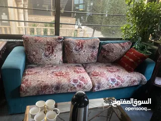  4 طقمين كنب بحاله ممتازه