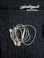  2 سماعه Airpods وسماعه سلك تجاريه