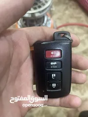  1 مفتاح كامري جديد بعده مش مبرمج ع اي سياره