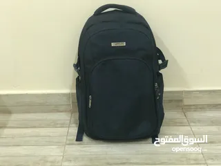 4 حقائب ظهر مدرسية للبيع / Backpacks for sale