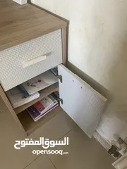  3 سرير طابقي مع مكتب و خزانة