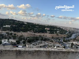  16 شقة ذات إطلالة بانورامية للإيجار في جبل التاج