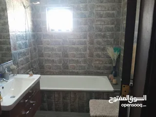  5 بيت مستقل للبيع